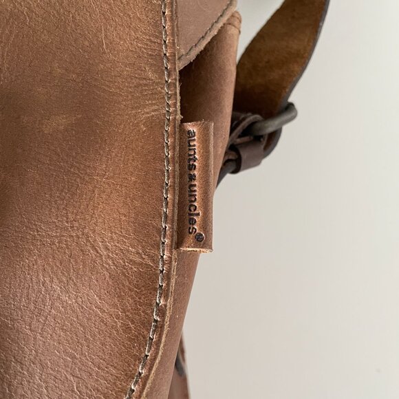 Aunts & Uncles Fella Leather Messenger Bag - Picture 6 of 13